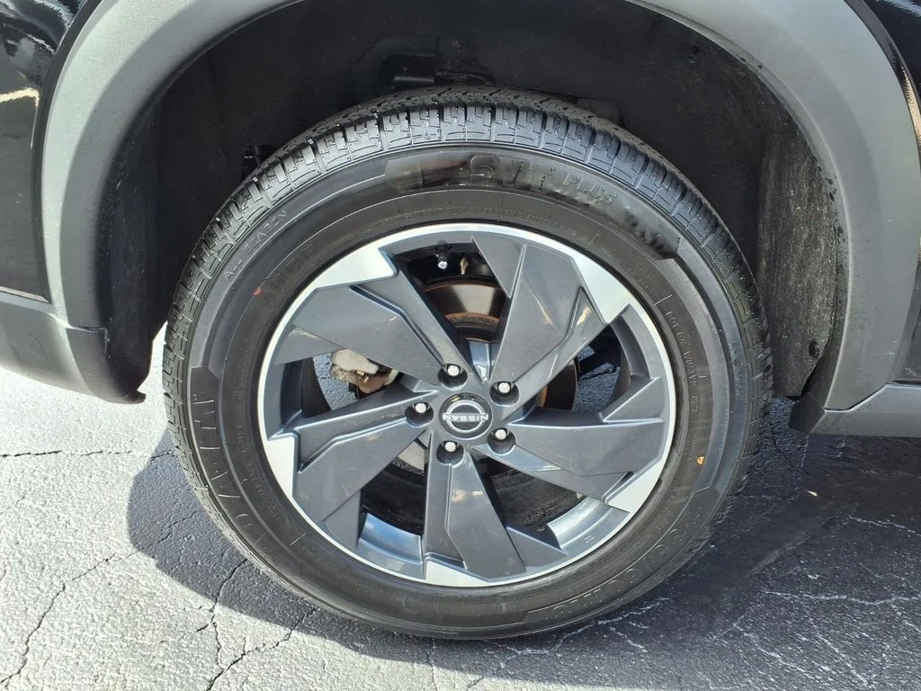Used 2025 Super Black Nissan SV image 7