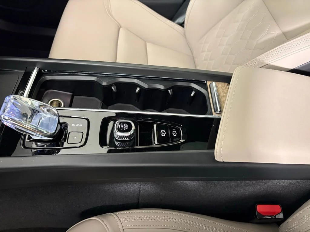 2026 Volvo XC60 Plus - Photo 33