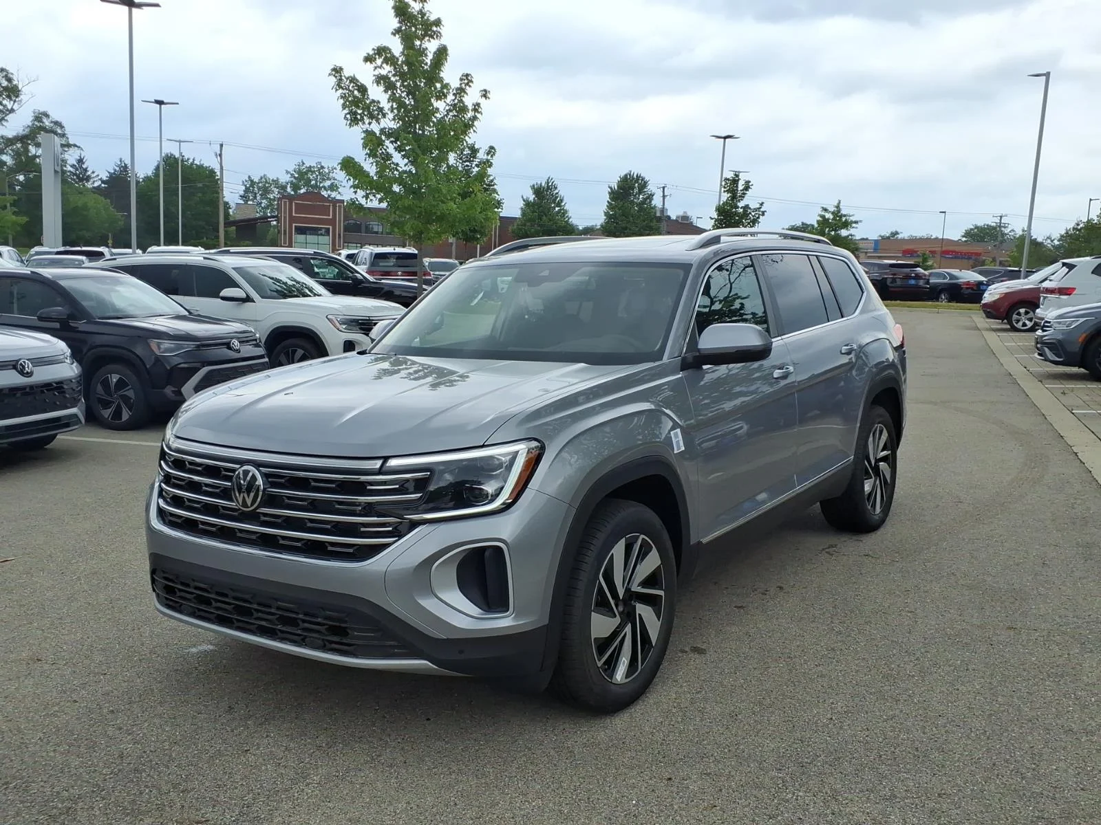 New 2026 Silver Mist Metallic Volkswagen 2.0T SEL 4MOTION image 3