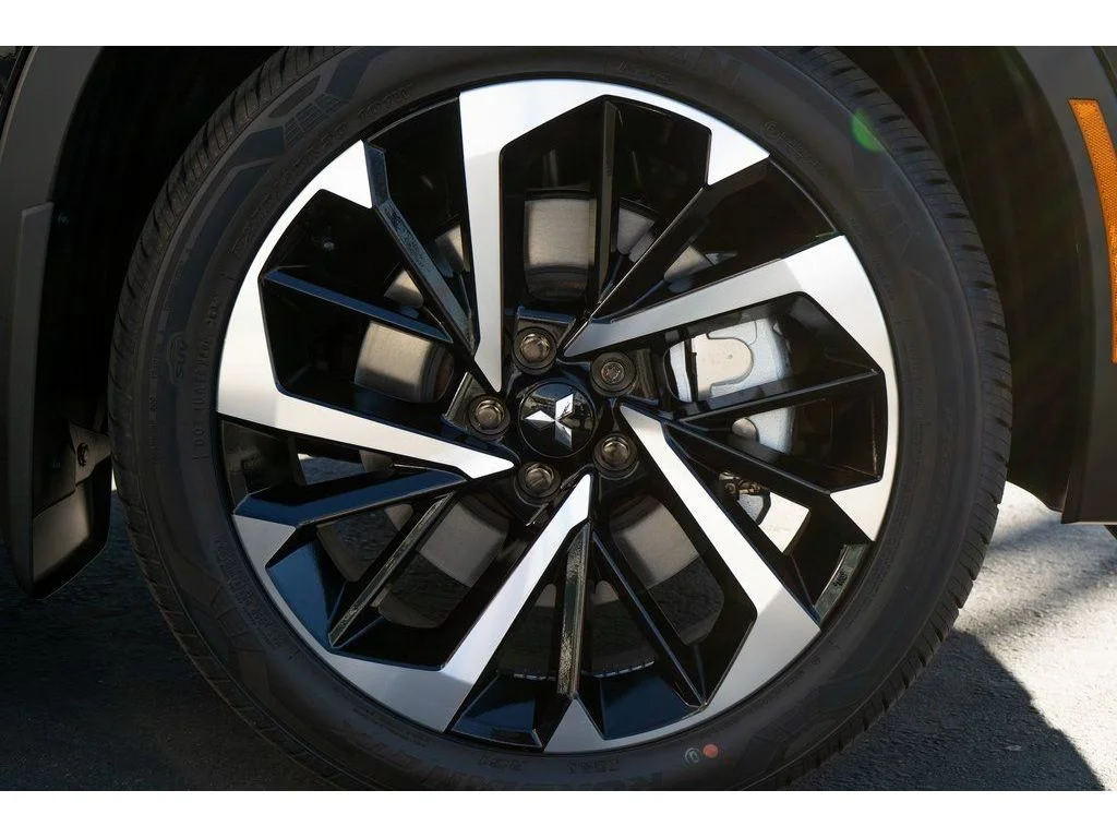 2025 Mitsubishi Outlander Plug-in Hybrid SE - Photo 10