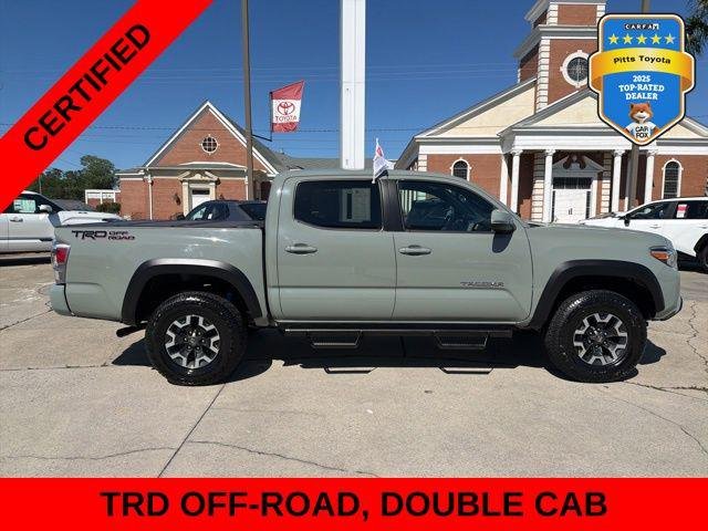 Certified Used 2022 LUNAR ROCK Toyota  image 4