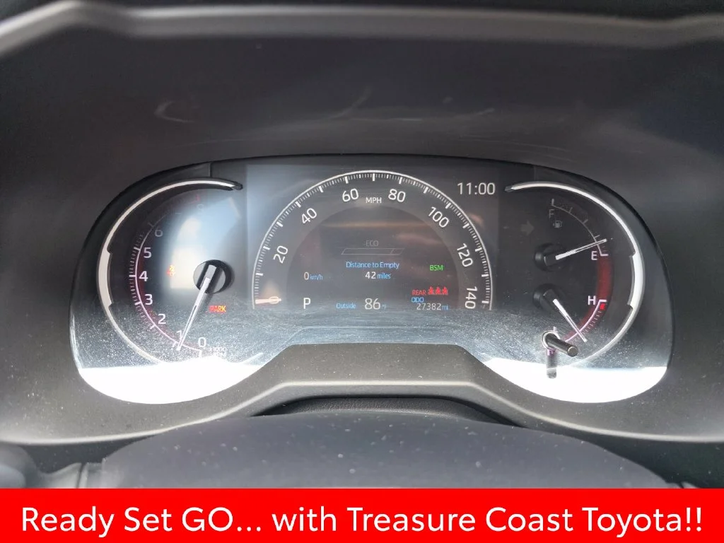 Used 2025 White Toyota XLE image 33