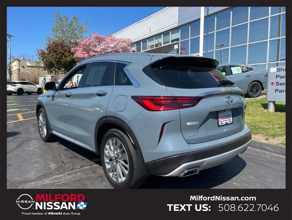Used 2023 Gray INFINITI LUXE image 3
