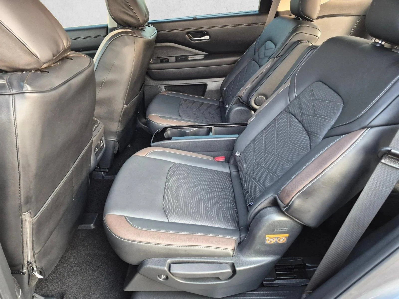 Certified Used 2025 Gun Metallic Nissan Platinum image 17