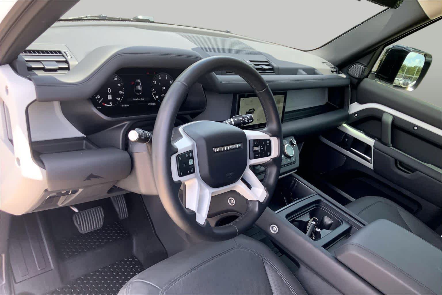 Used 2024 Fuji White Land Rover S image 17