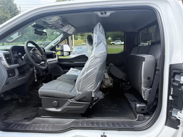 New 2026 Oxford White Ford F-350® XL image 19