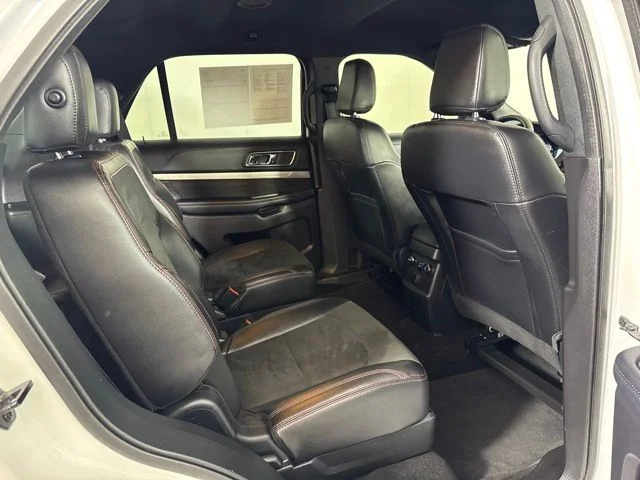 Certified Used 2019 Oxford White Ford XLT image 5