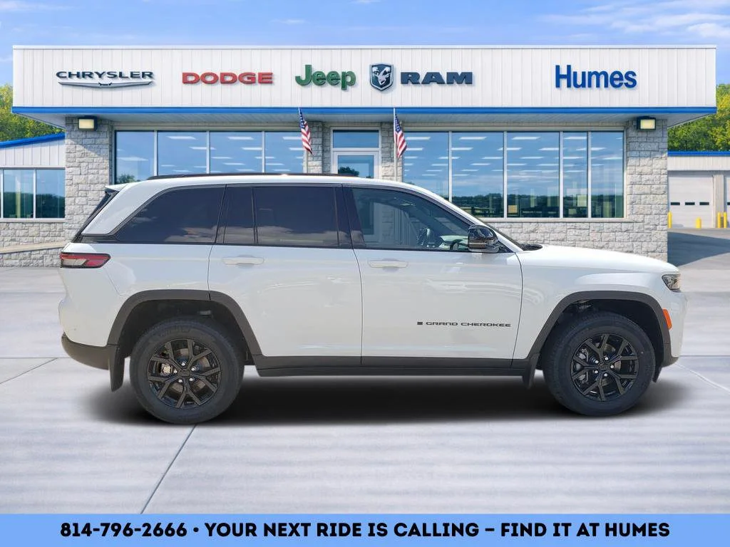 New 2026 Bright White Clearcoat Jeep Laredo Altitude image 2