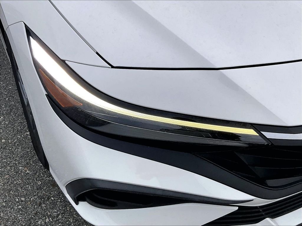 Used 2024 White Hyundai SEL image 31