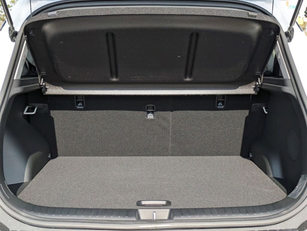 New 2024 Snow White Pearl Kia SX image 12