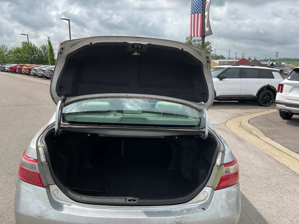 Used 2007 Titanium Metallic Toyota LE image 12