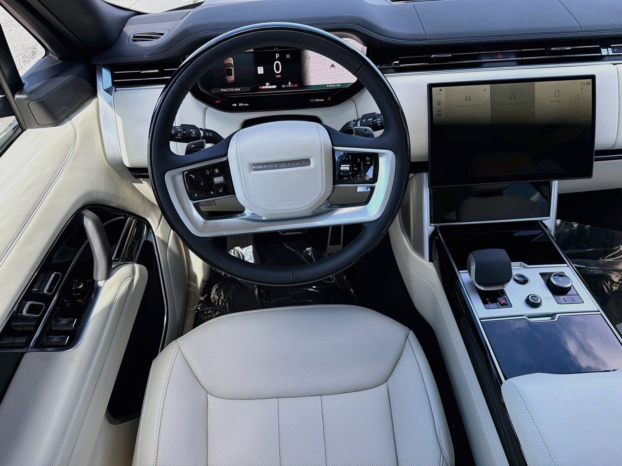 New 2027 Santorini Black LAND ROVER SE image 18