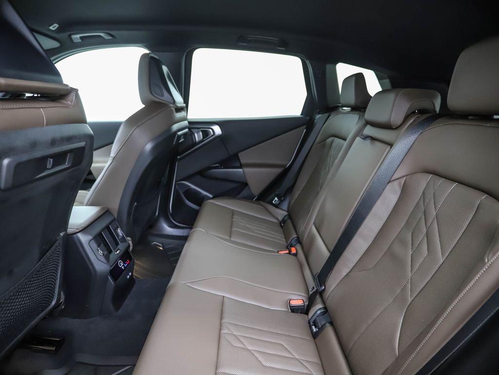 Used 2026 White Metallic BMW 30 xDrive image 23
