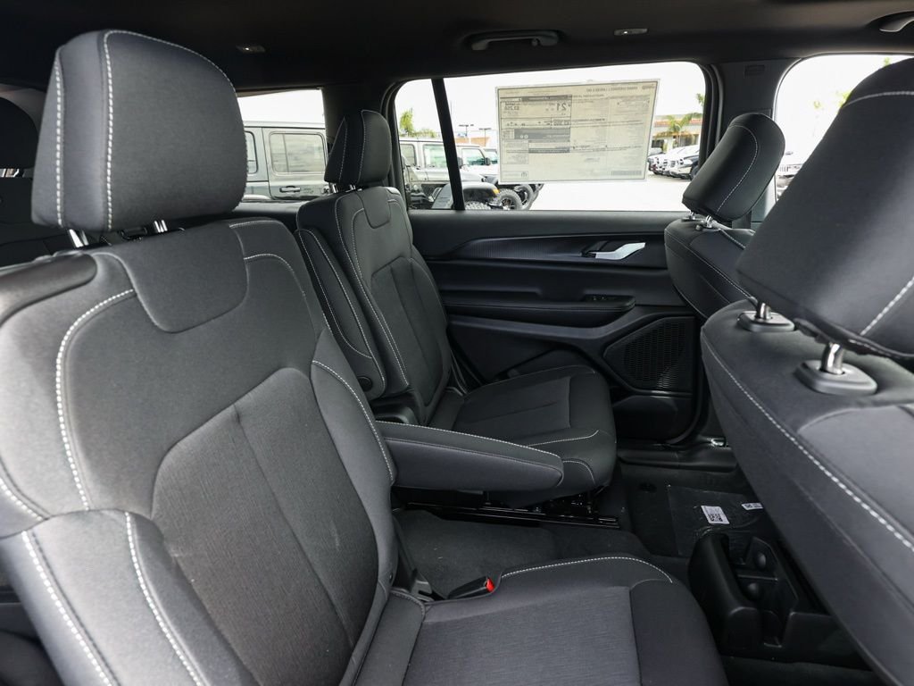 New 2026 Bright White Clear-Coat Exterior Paint Jeep Laredo image 17