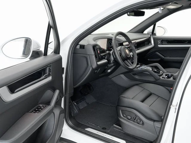 Certified Used 2025  Porsche  image 7
