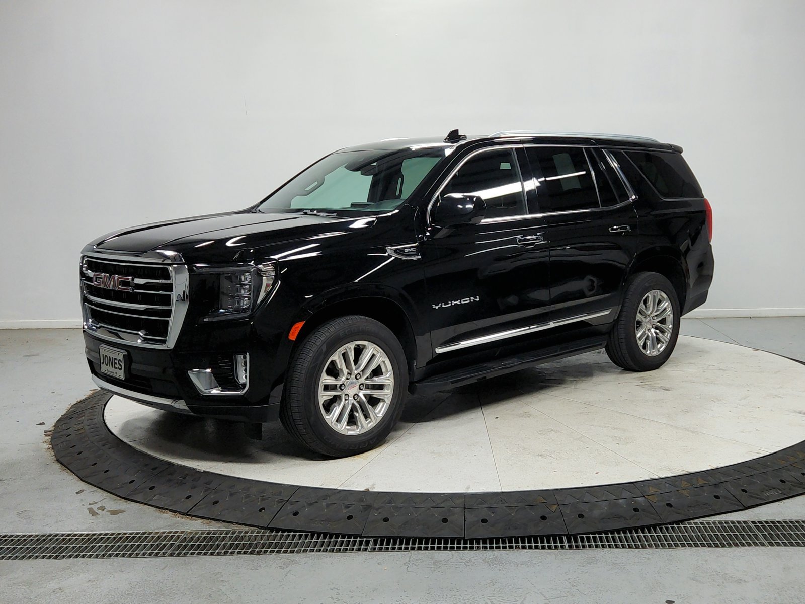 Used 2023 Black GMC SLT image 4