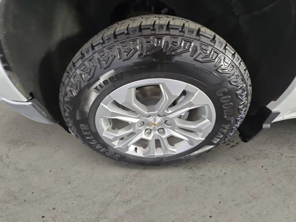 Used 2024 Summit White Chevrolet LTZ image 14