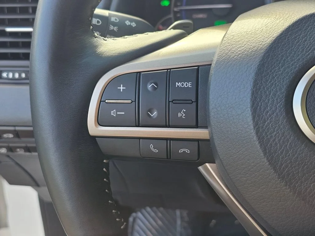 Used 2022  Lexus RX 450hL image 29