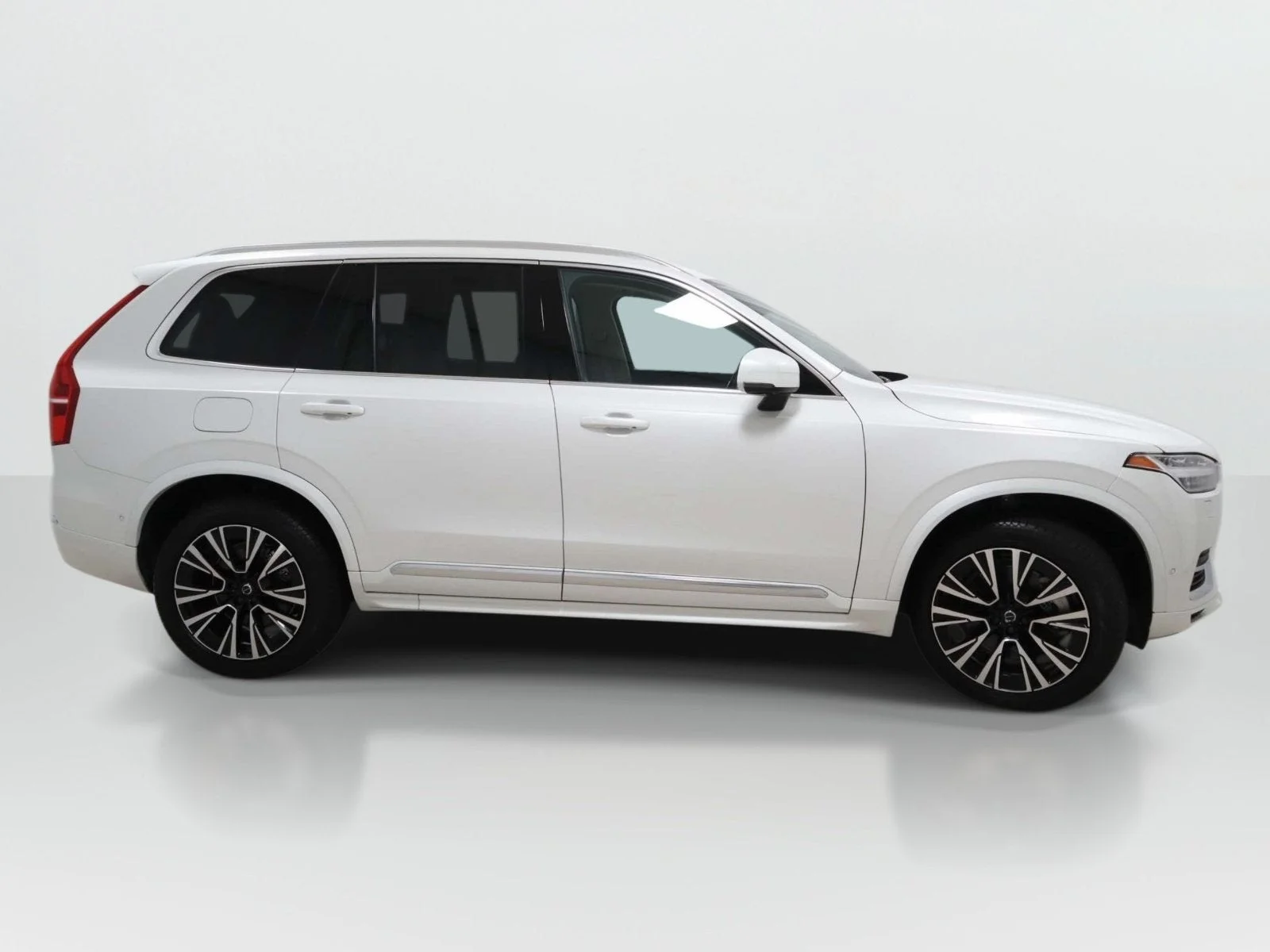 Used 2025 White Volvo Plus image 6
