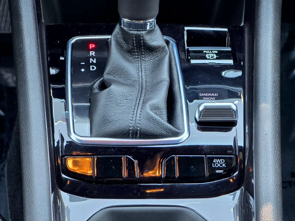 New 2026 White Jeep Latitude image 33