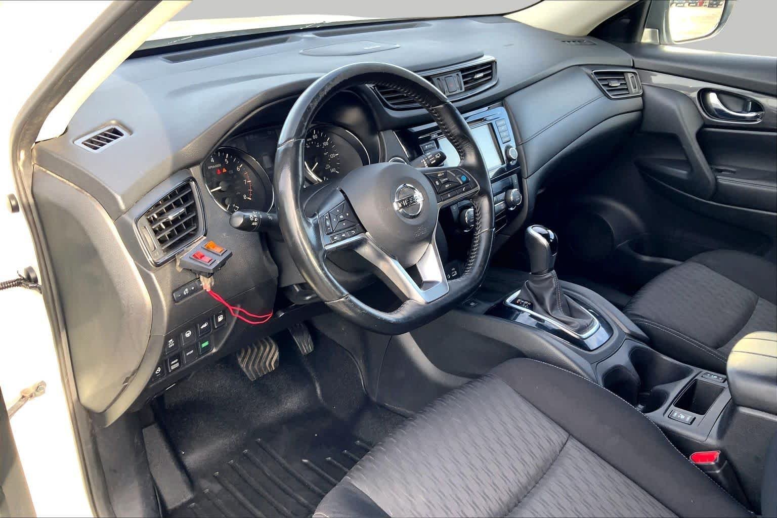 Used 2020 Pearl White Tricoat Nissan SV image 18