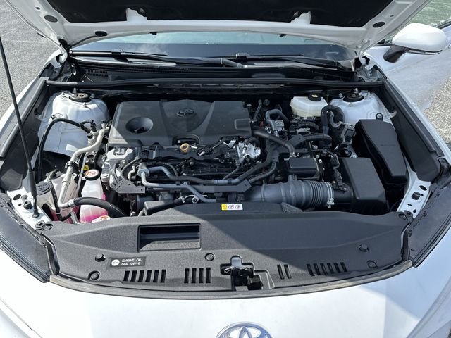 Used 2025 White Toyota LE image 19