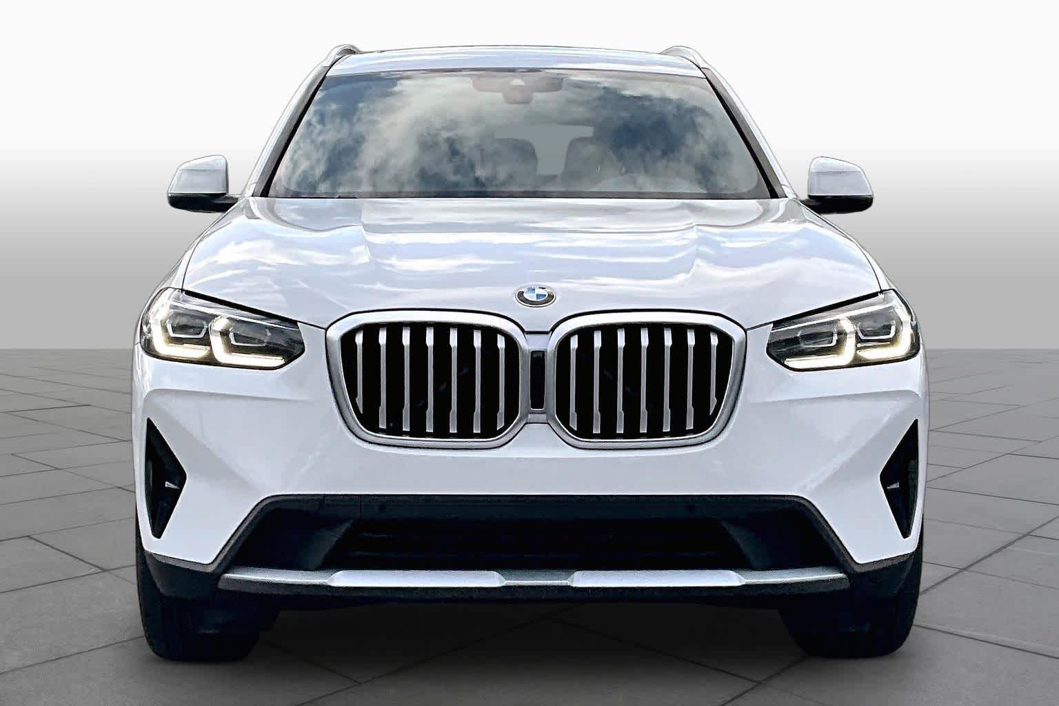Used 2024 Alpine White BMW sDrive30i image 4