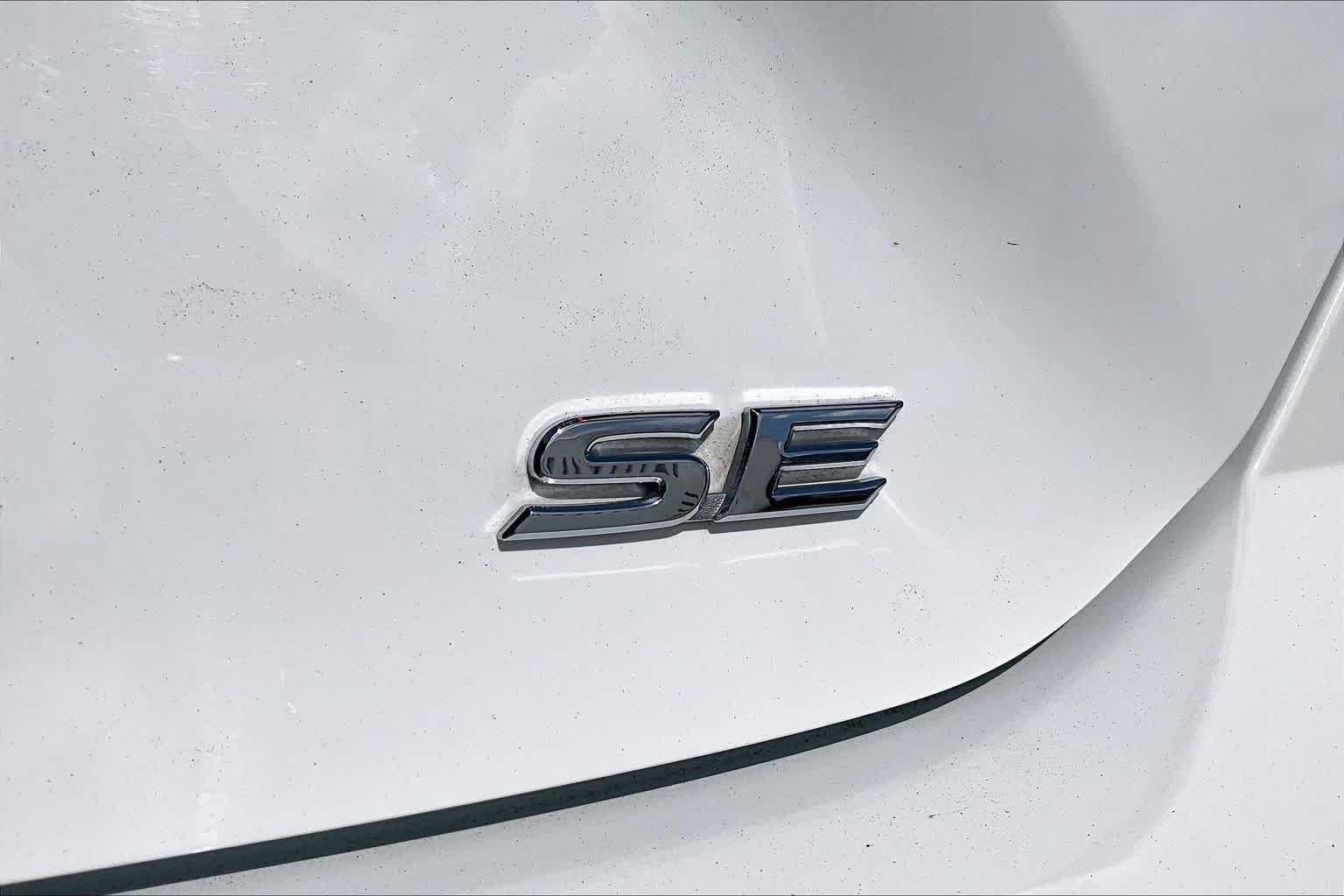 Used 2026 Ice Cap Toyota SE image 10