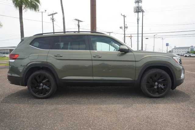 New 2026 Avocado Green Pearl Volkswagen 2.0T SE W/TECHNOLOGY image 4