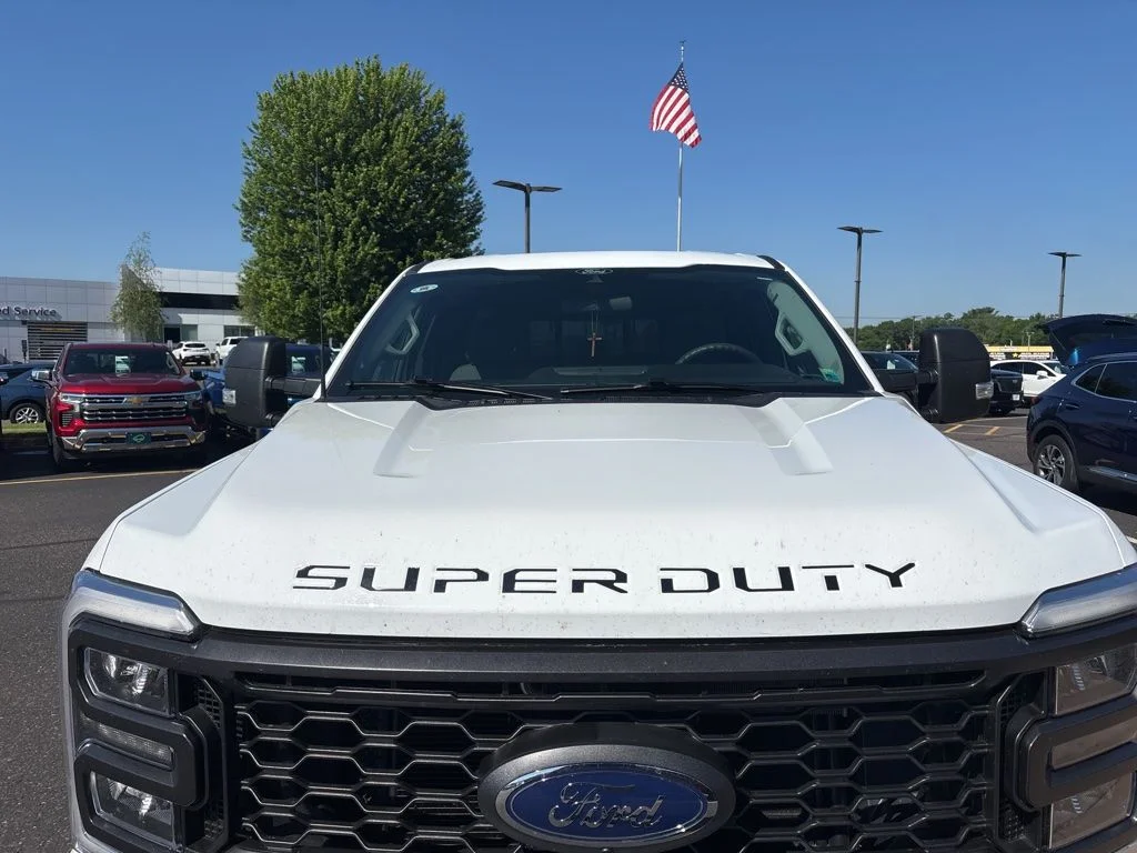 Used 2025 White Ford XL image 5
