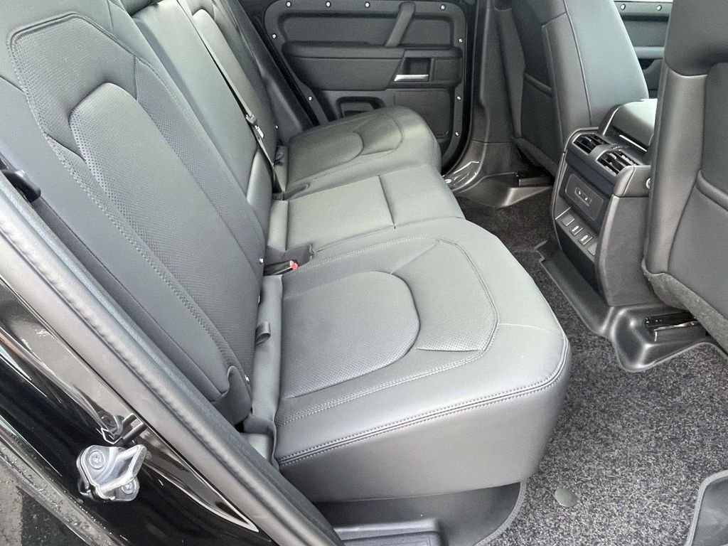 New 2026 Santorini Black Land Rover S image 18