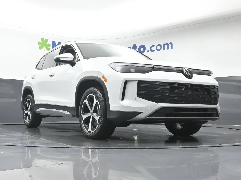 New 2026 White/off-white Volkswagen SE image 25