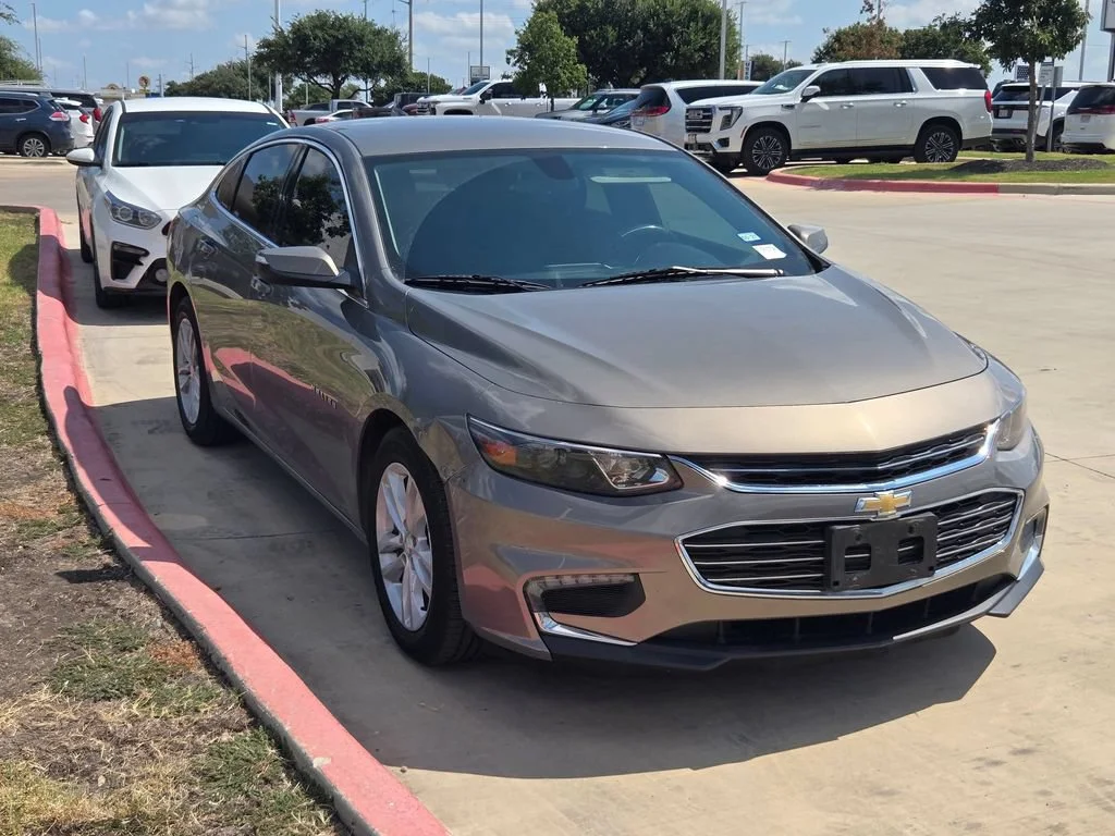 2017 Chevrolet Malibu LT FWD photo