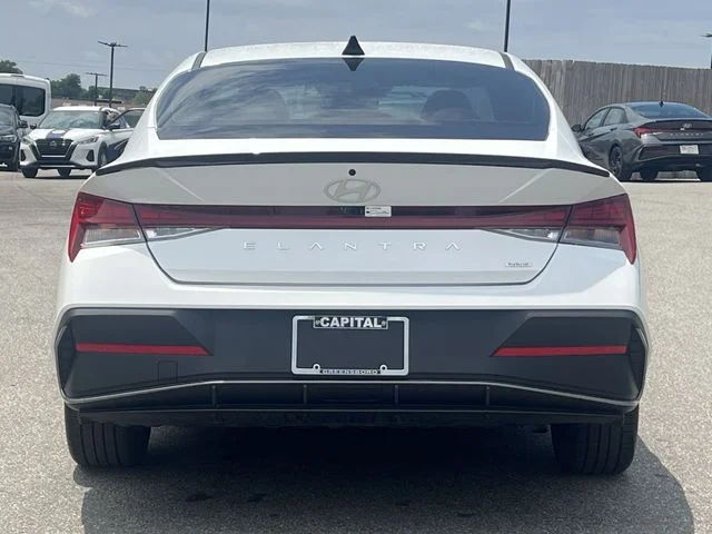 Used 2025 White Hyundai SEL Sport image 12