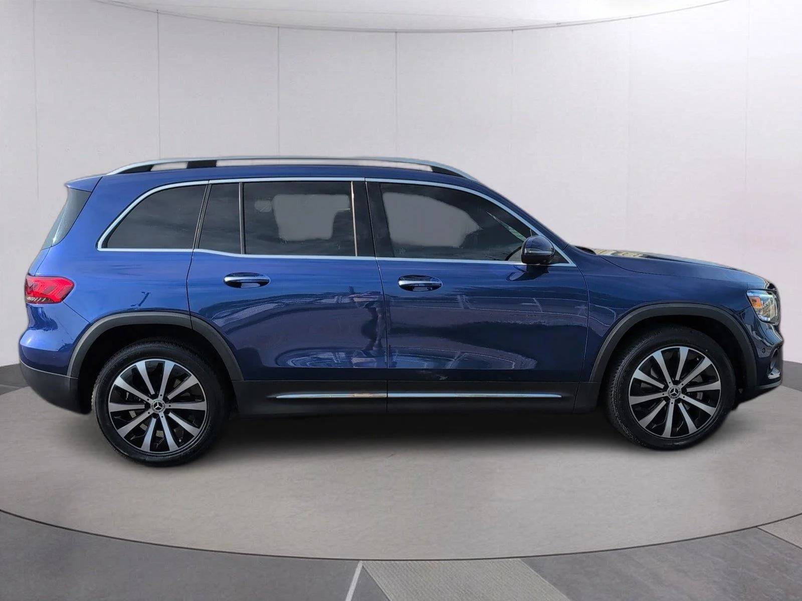 Used 2021 Galaxy Blue Metallic Mercedes-Benz GLB 250 image 8