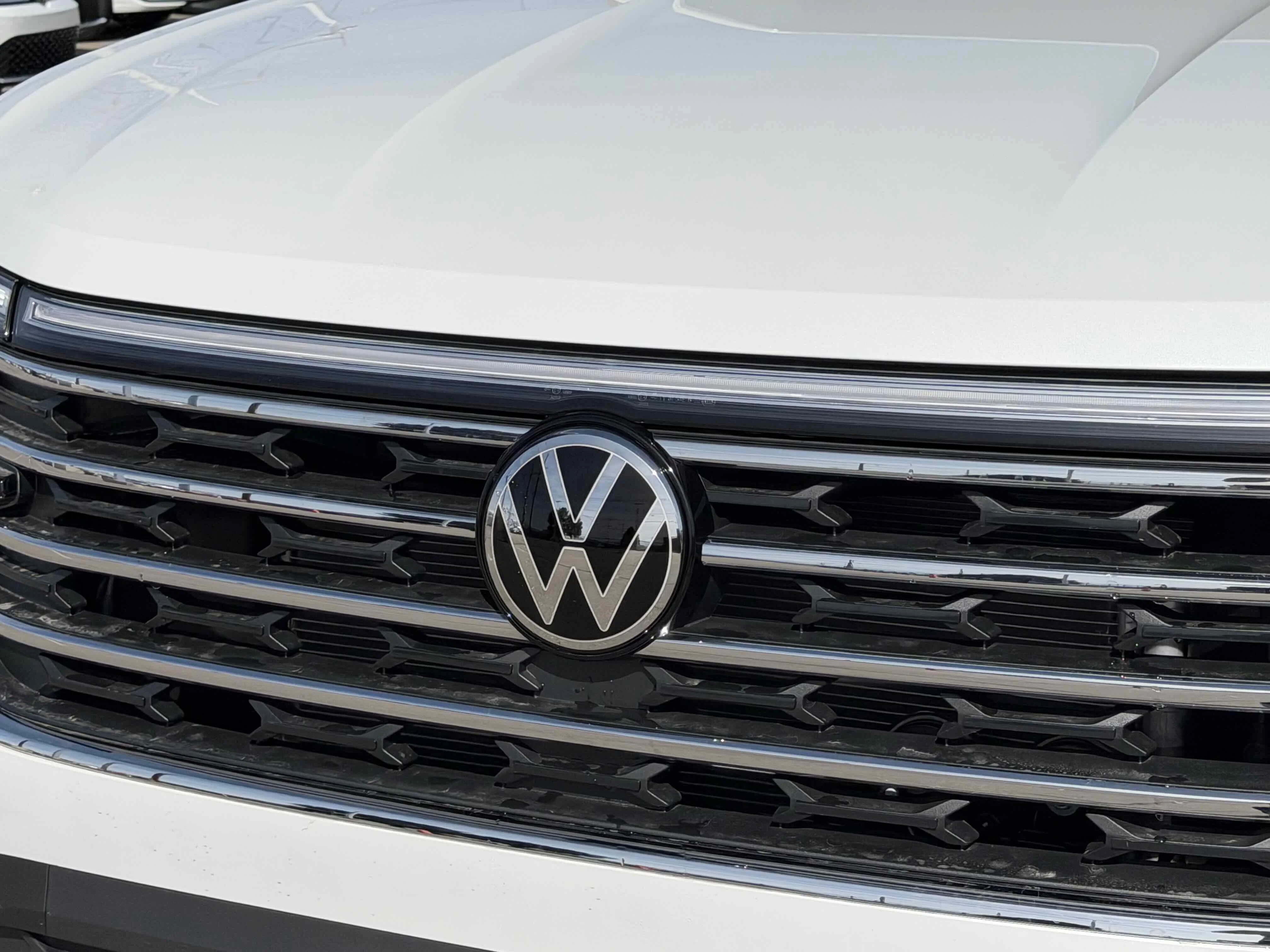 New 2026 Opal White Volkswagen 2.0T SE w/Technology image 11