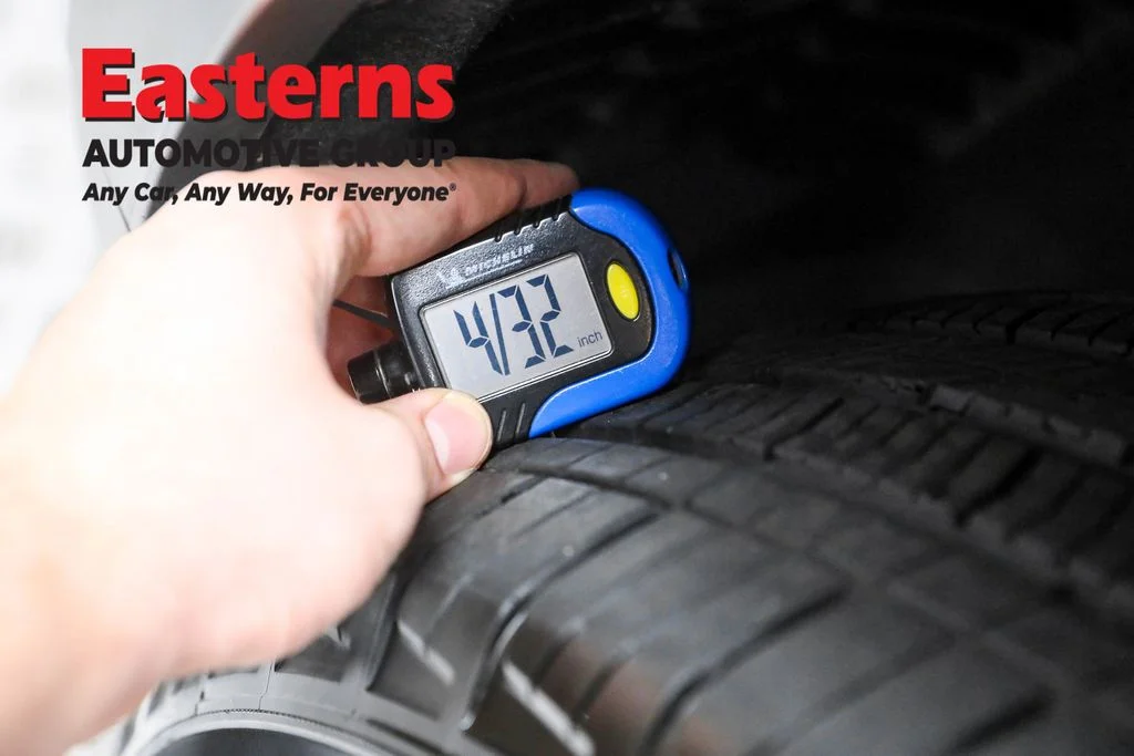 Used 2024 Silver Jeep Altitude image 27