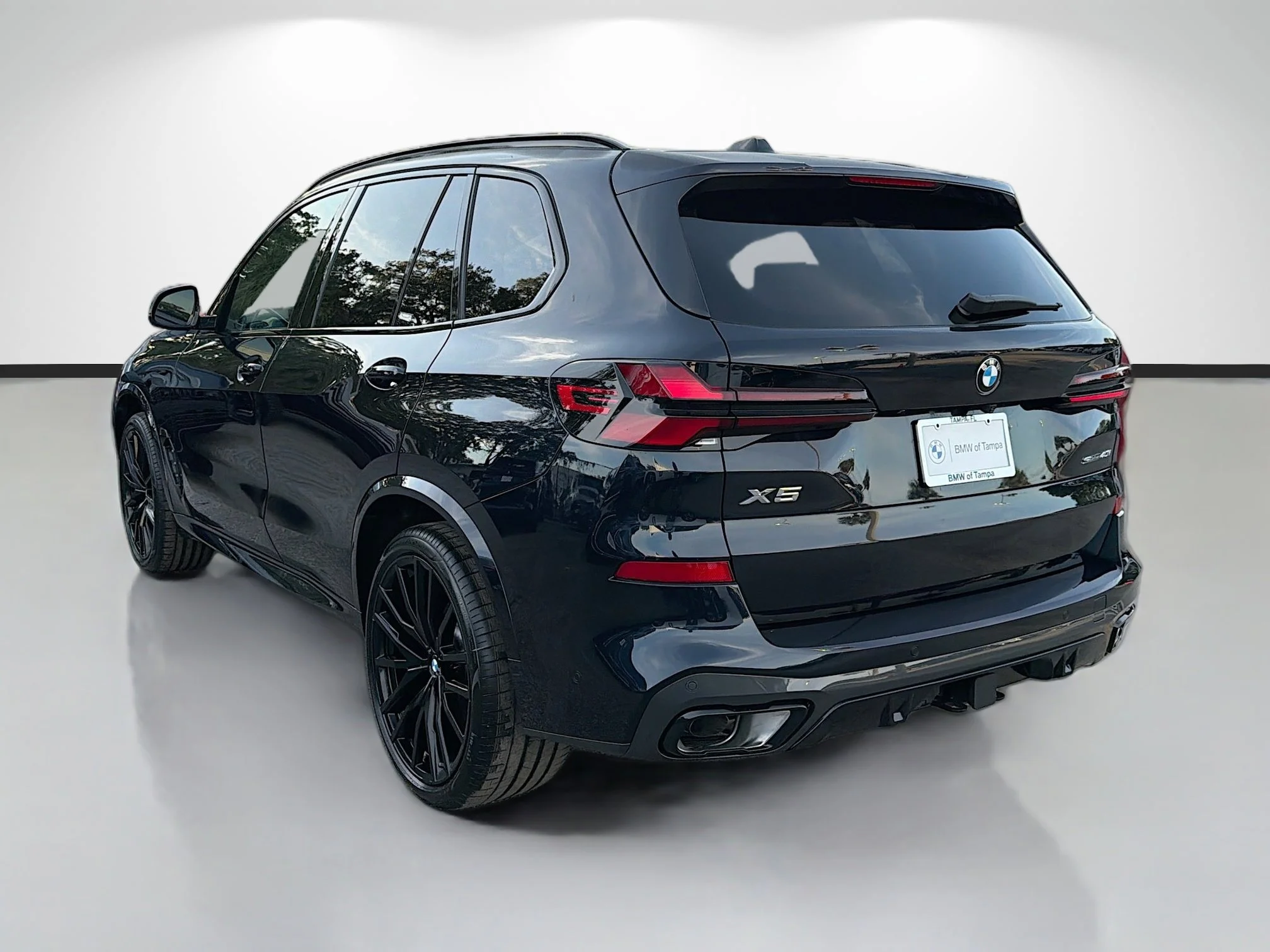 New 2026 Carbon Black Metallic BMW sDrive40i image 5