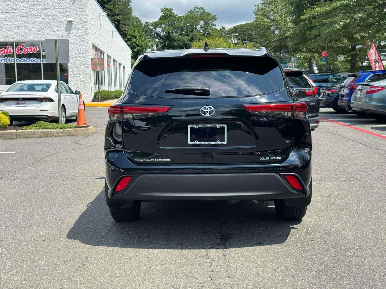 Used 2020 Midnight Black Metallic Toyota XLE image 6