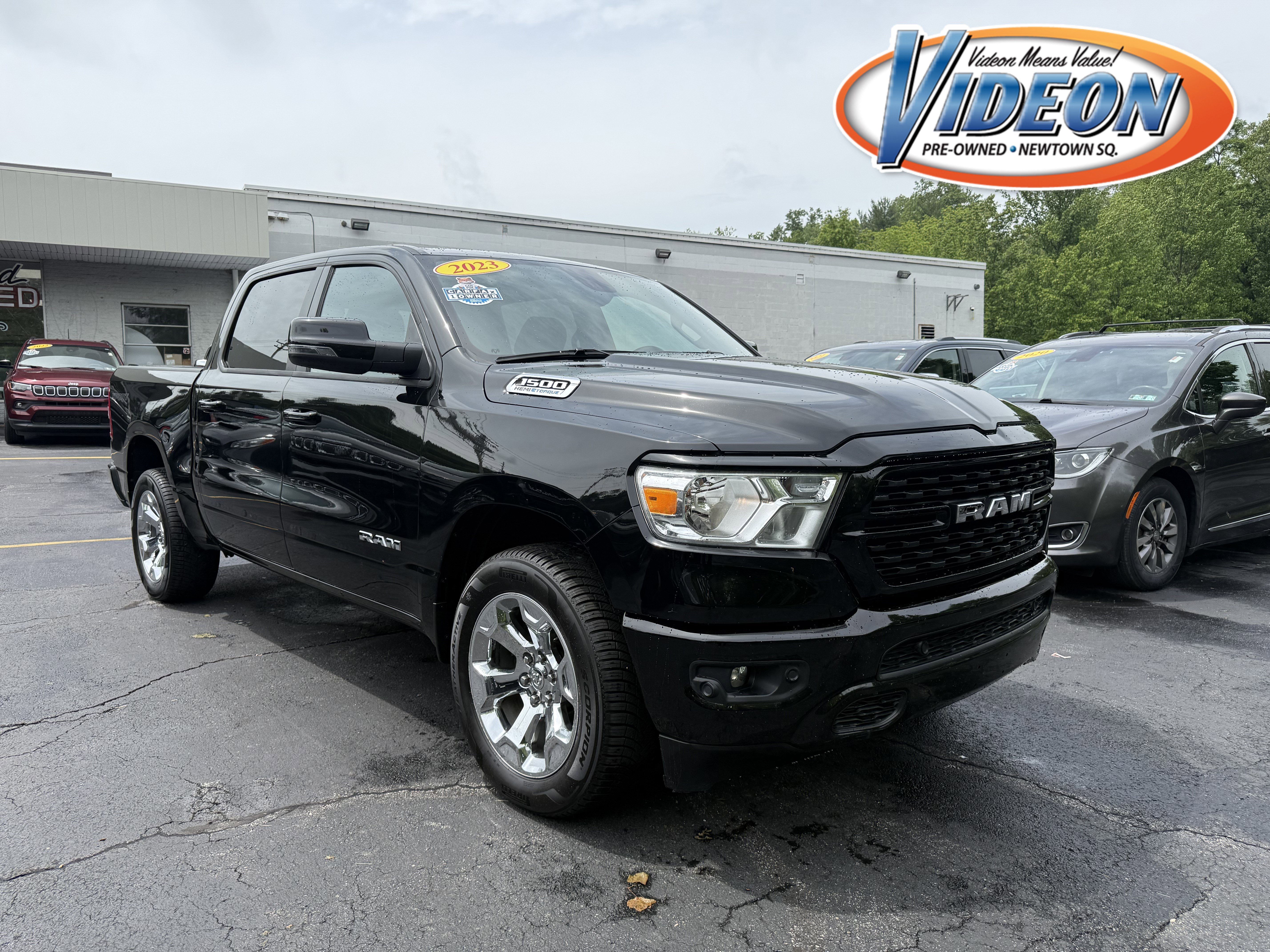 2023 RAM 1500 Big Horn/Lone Star 4x4 Crew Cab 5'7's photo