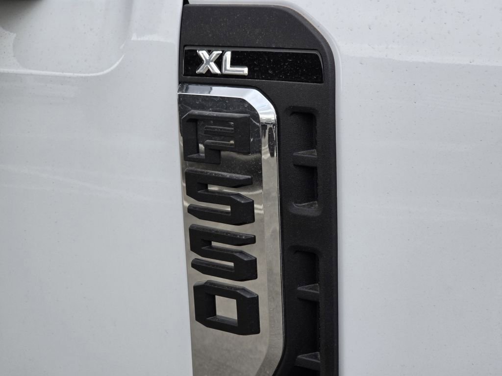New 2026 Oxford White Ford XL image 29