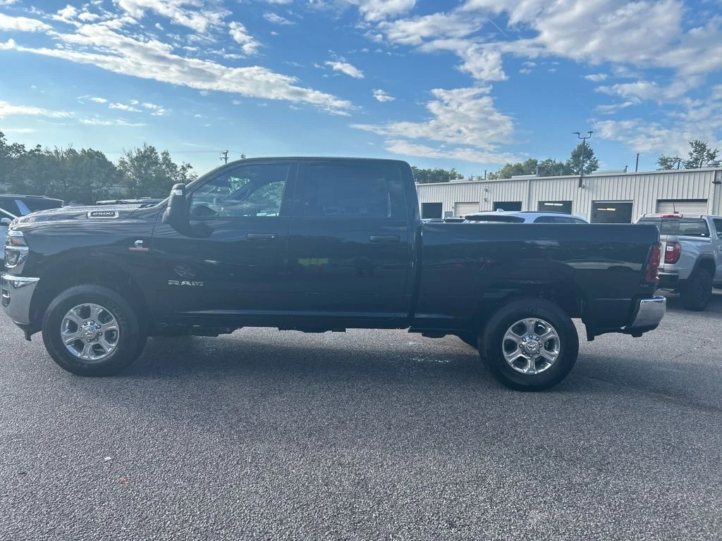 New 2026 Diamond Black Crystal Pearl-Coat Exterior Paint RAM Big Horn image 3