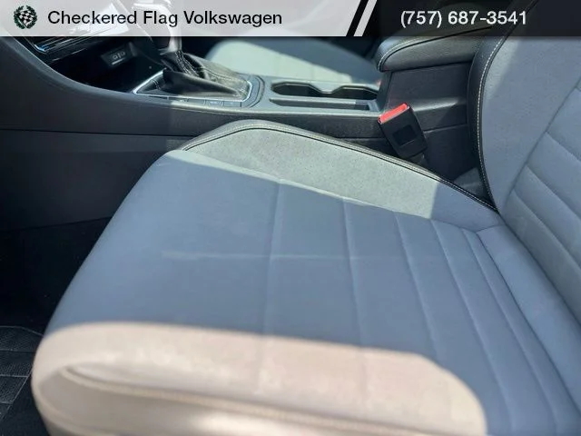 Used 2025 Platinum Gray Metallic Volkswagen 1.5T SE image 22