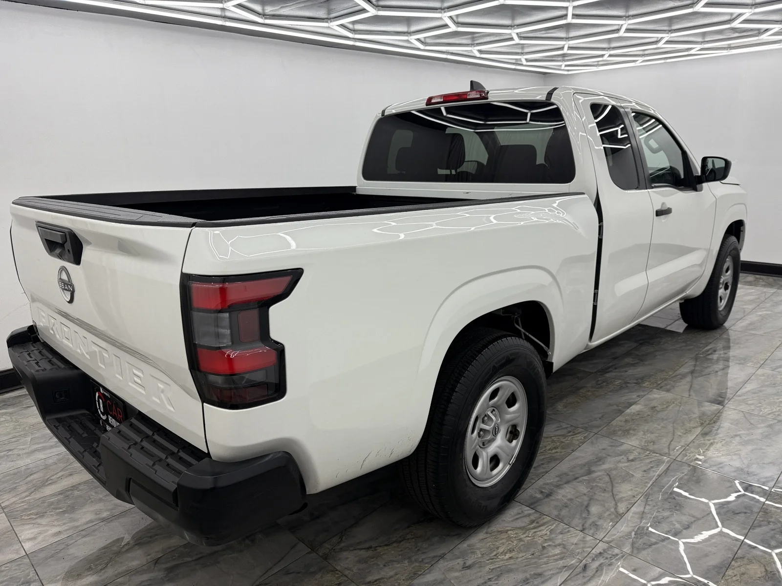 Used 2024 Glacier White Nissan S king cab 4x2 image 7