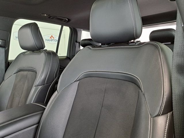 Used 2022 White Jeep Altitude image 23