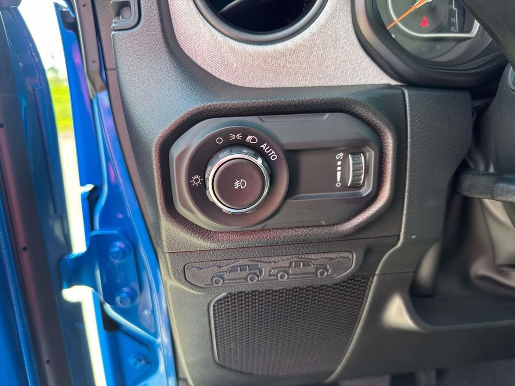 New 2027 Hydro Blue Pearlcoat Jeep Sport S image 39