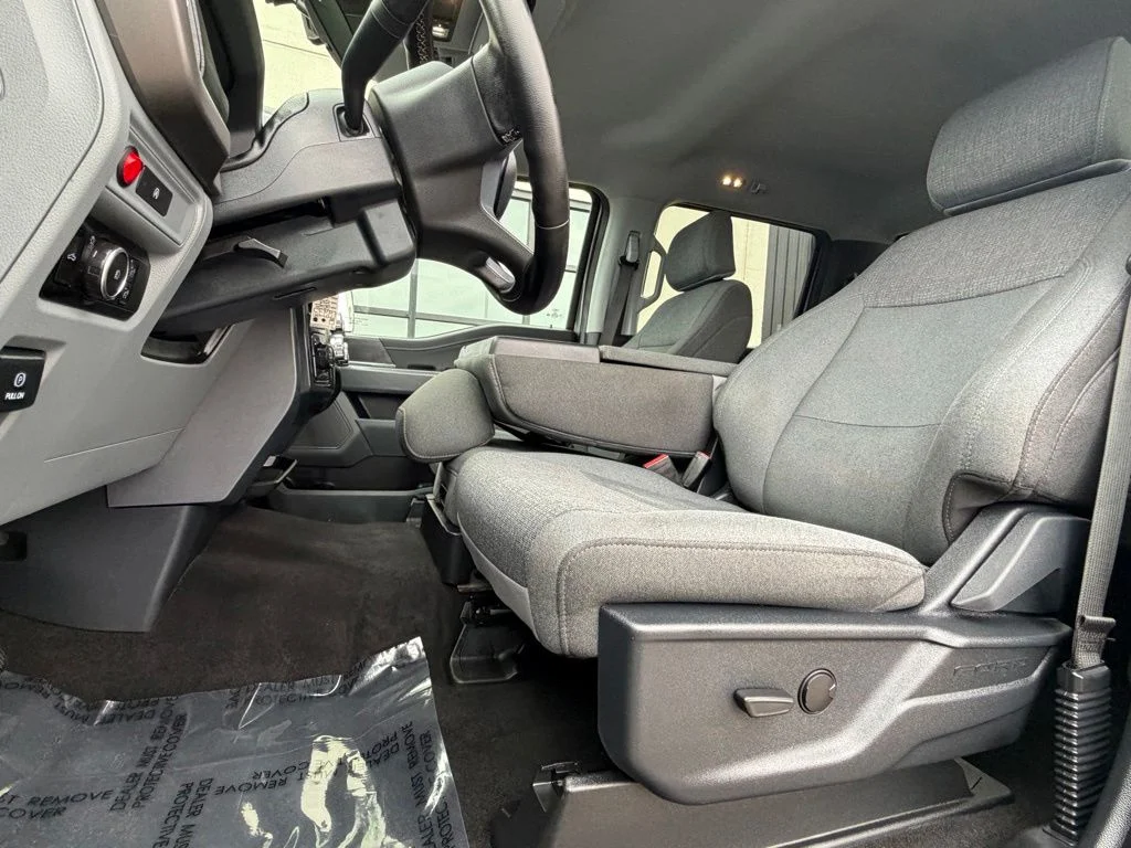 Used 2025 Gray Ford XLT image 10