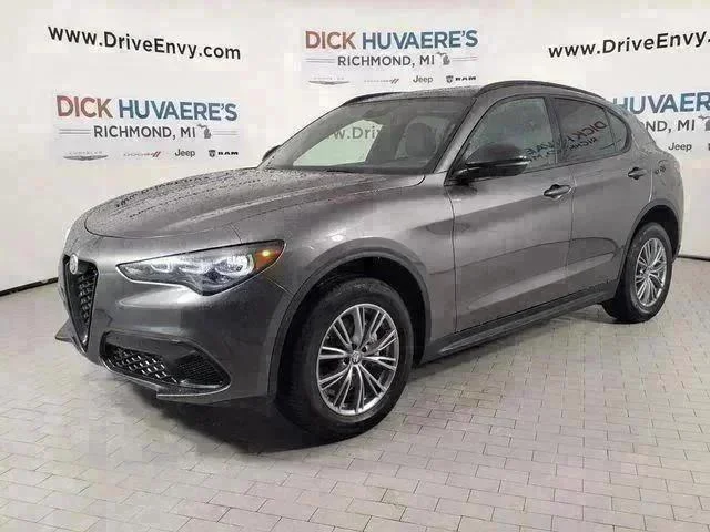 2024 Alfa Romeo Stelvio Sprint AWD's photo