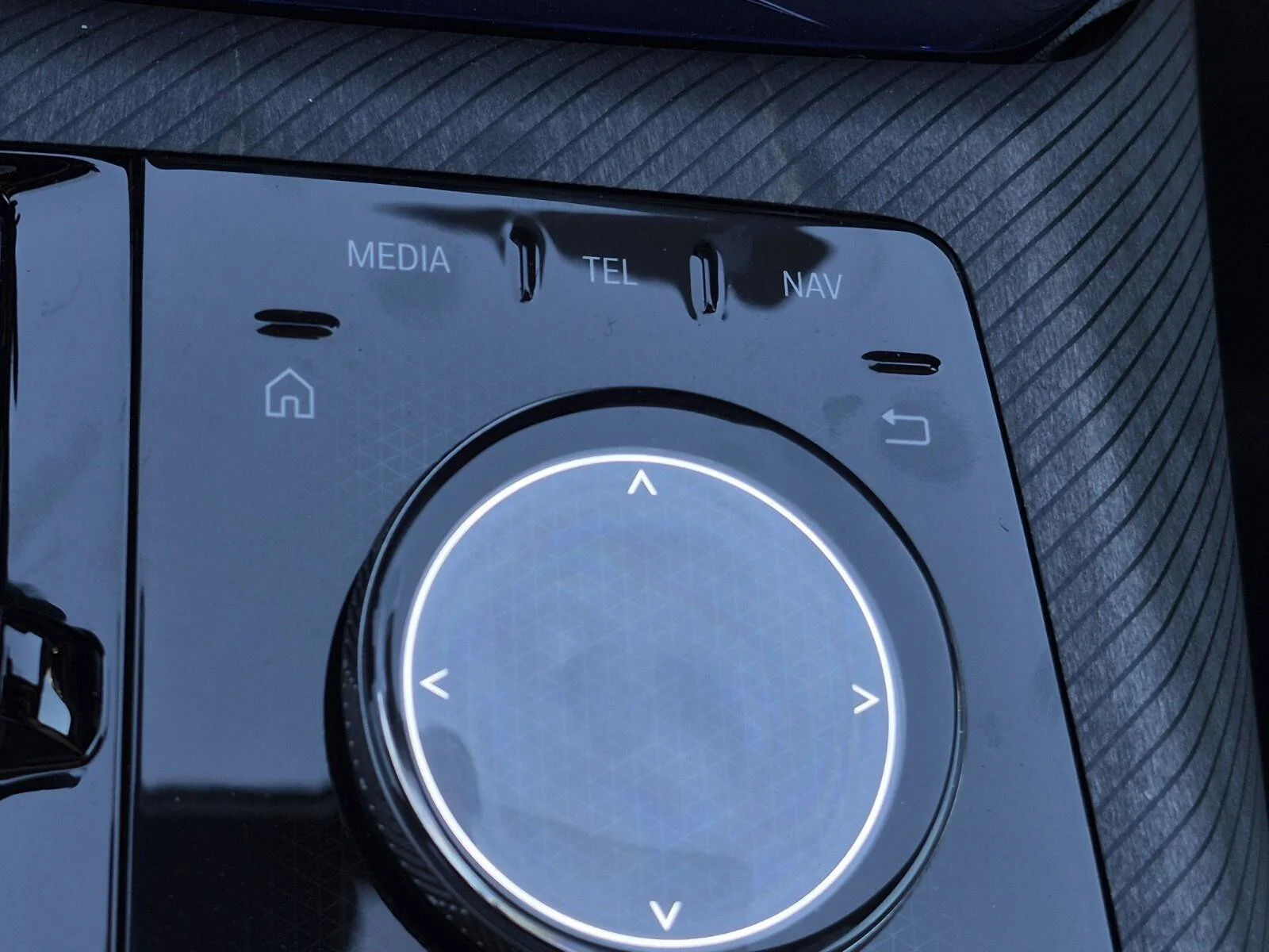 New 2026 Dune Grey Metallic BMW 30 xDrive image 32