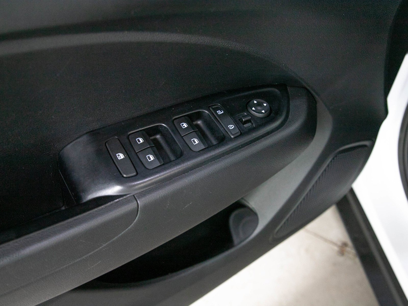 Used 2021 White Hyundai SE IVT image 21
